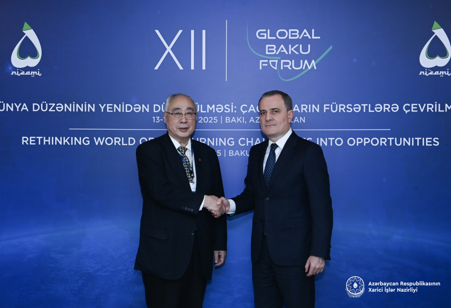 El Canciller de Azerbaiyán discute la situación regional e internacional con Wu Hongbo