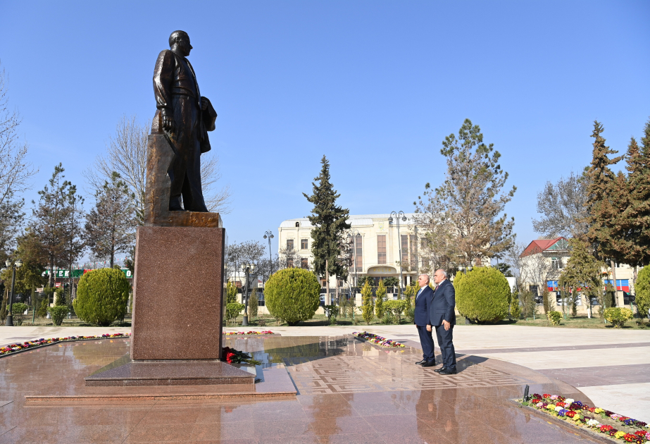 “Azərişıq” ASC-nin sədri Zərdabda vətəndaşların müraciətlərini dinləyib