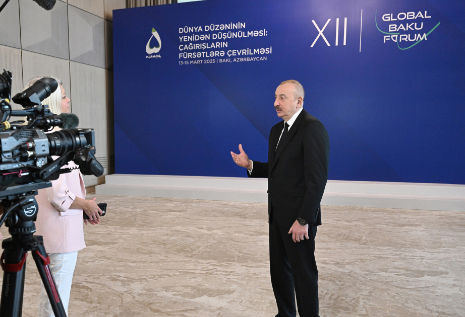 El Presidente Ilham Aliyev fue entrevistado por el canal de televisión Euronews durante el 12.º Foro Global de Bakú