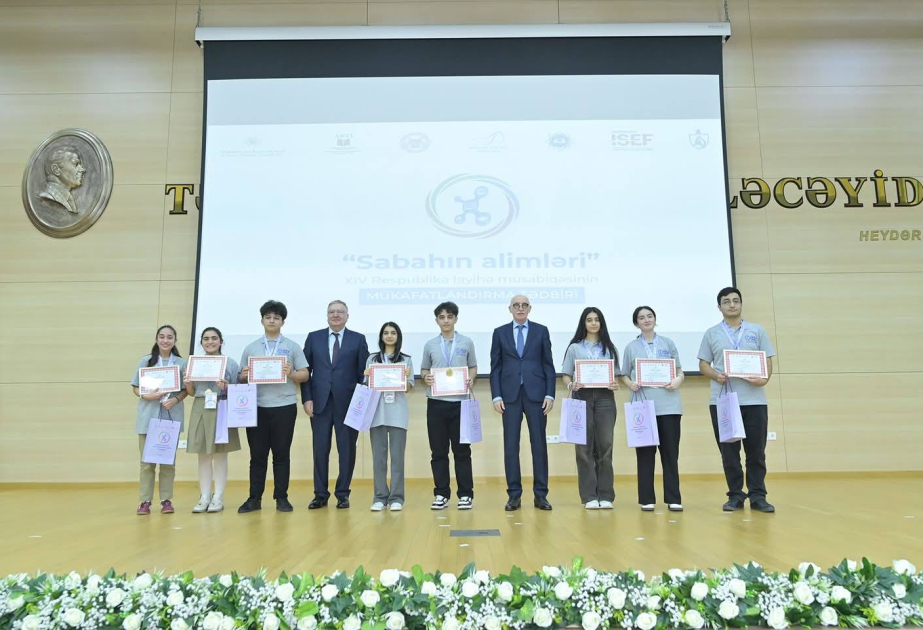 Biləsuvarlı şagirdlər "Sabahın alimləri" müsabiqəsində qızıl medalla təltif olunublar
