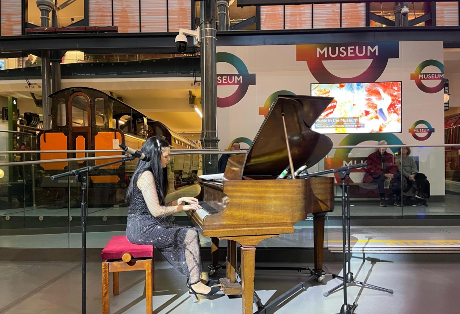 Azerbaijani pianist performs solo concert at London Transport Museum