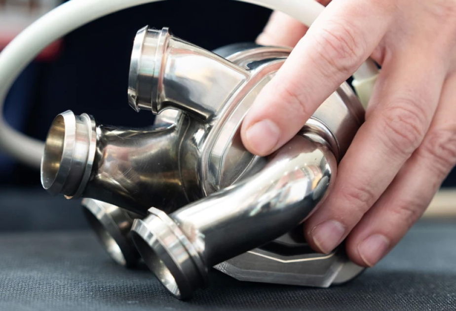 Man survives with titanium heart for 100 days – a world first