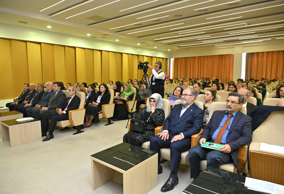 “Aşıq sənətində milli-mənəvi dəyərlər” mövzusunda beynəlxalq elmi simpozium keçirilib YENİLƏNİB