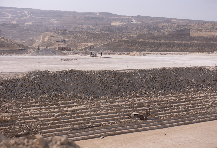 “AzerGold” və DMXEİA-nın rəhbərliyi mişardaşı karxanası və əhəngdaşı yataqlarına baxış keçirib