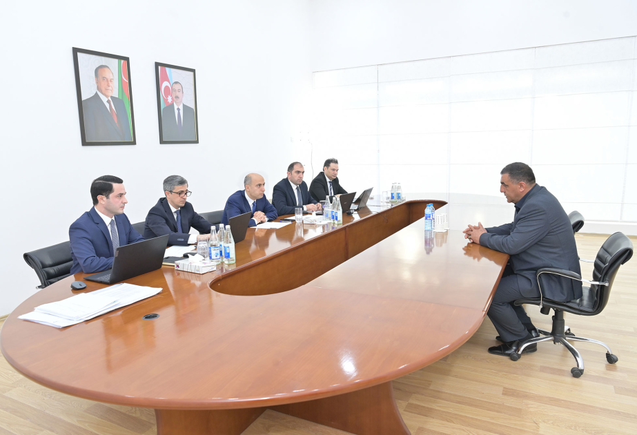 Elm və təhsil naziri Şabranda vətəndaşların müraciətlərini dinləyib