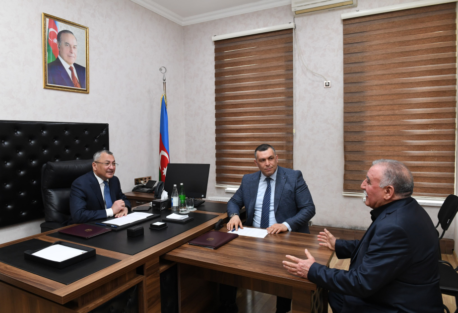 Dövlət Komitəsinin sədri vətəndaşların müraciətlərini dinləyib