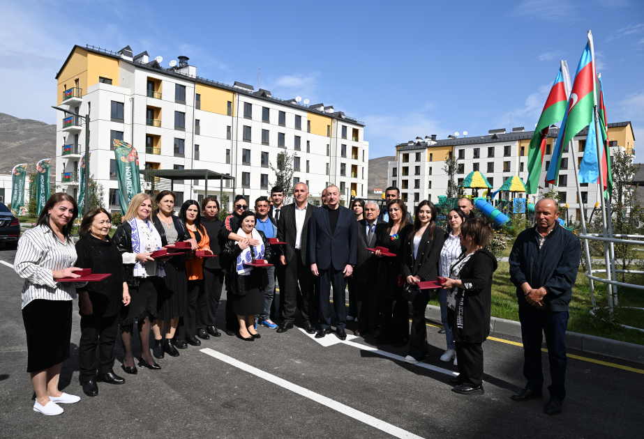 Entrega de las llaves del Complejo Residencial en la aldea Sugovushan del distrito de Aghdere