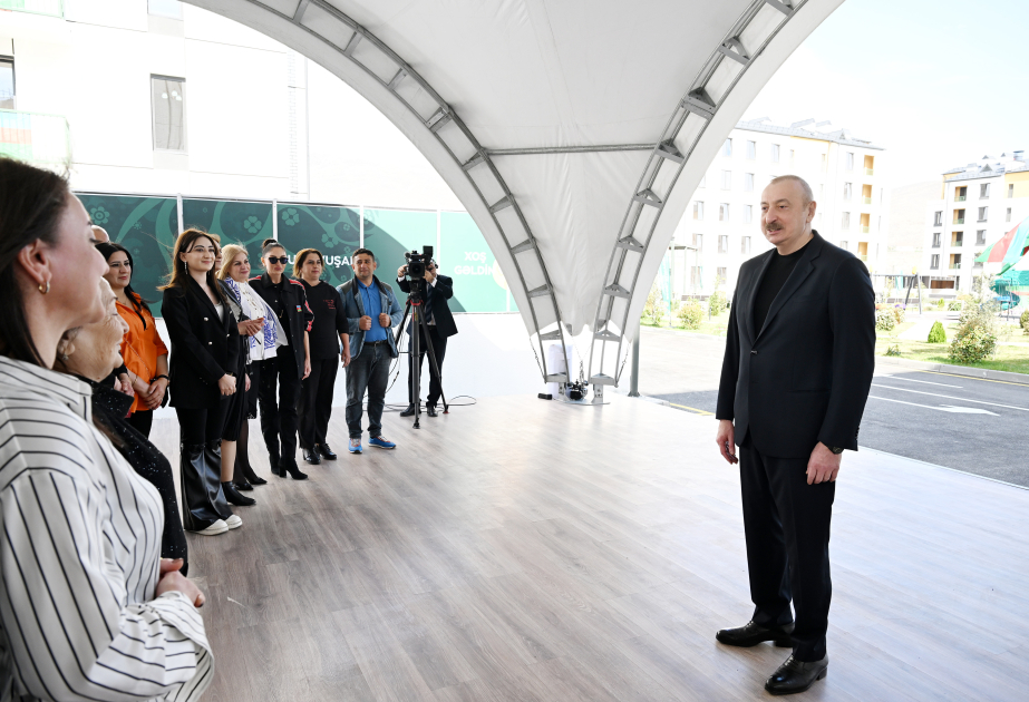 Präsident Ilham Aliyev: Ich freue mich, dass ehemalige Binnenvertriebene nun auch ins Dorf Sugovuschan zurückkehren
