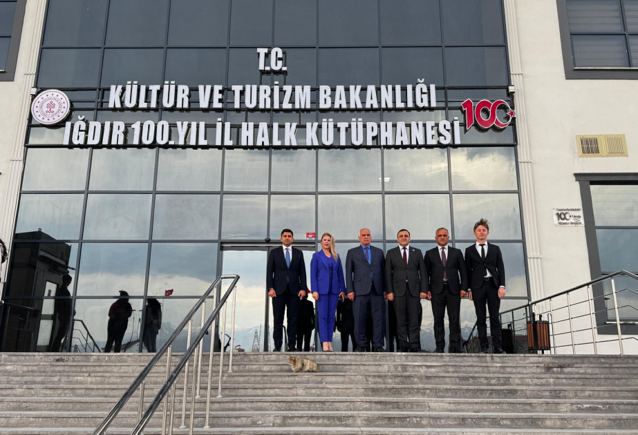 İğdır şəhər Xalq Kitabxanasına Azərbaycana dair zəngin kitab kolleksiyası hədiyyə edilib