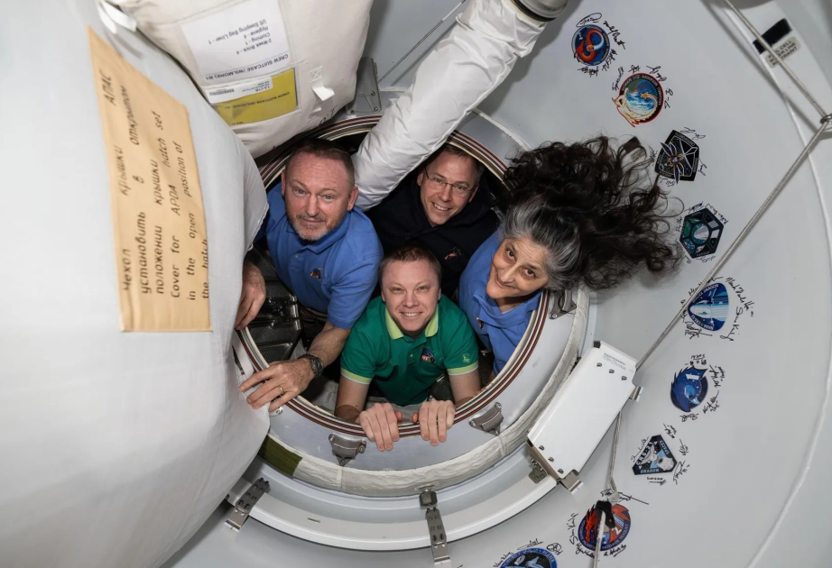 İlon Mask: Cozef Bayden NASA astronavtlarını “siyasi səbəblərə görə” BKS-dən geri qaytarmayıb