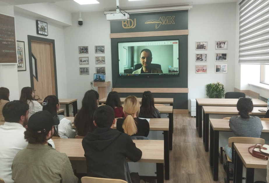 Доцент Караденизского технического университета провел семинар в БГУ