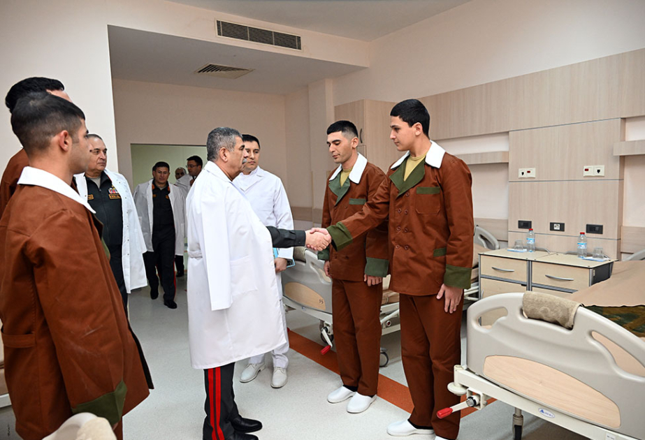 Müdafiə Nazirliyinin rəhbər heyəti Baş Klinik Hospitalı ziyarət edib VİDEO