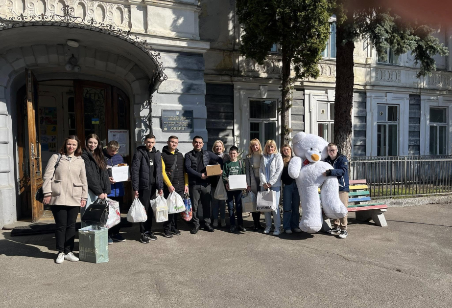 Lvovda Daun sindromlu uşaqlara bayram sovqatı paylanılıb