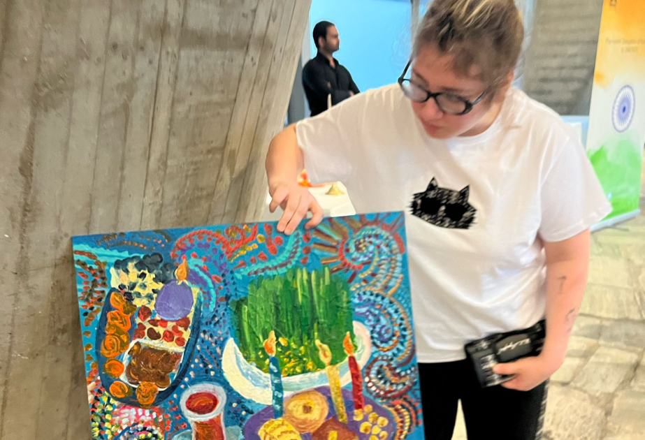 La obra de una artista azerbaiyana está galardonada con un certificado de la UNESCO
