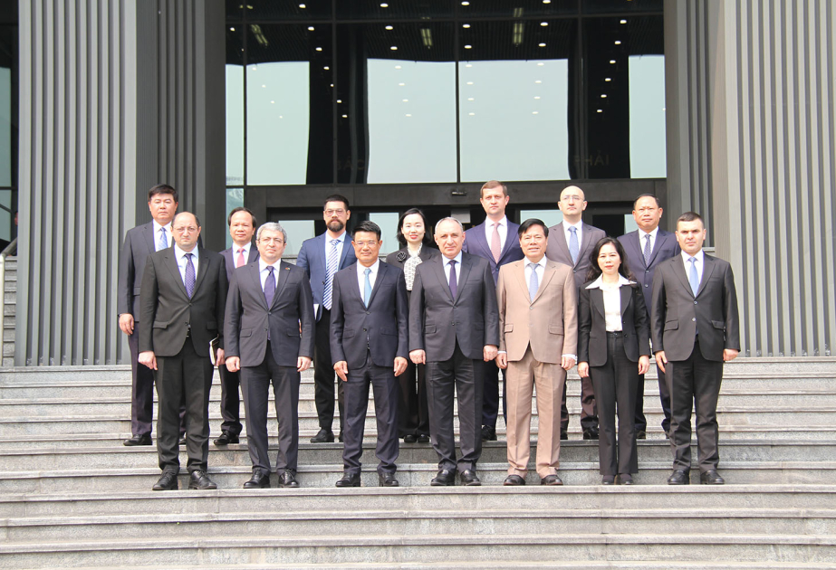 El Fiscal General de Azerbaiyán efectúa una visita de trabajo a Vietnam