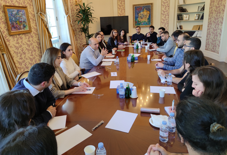 Parisdə Avropada təhsil alan azərbaycanlı doktorantlarla görüş olub