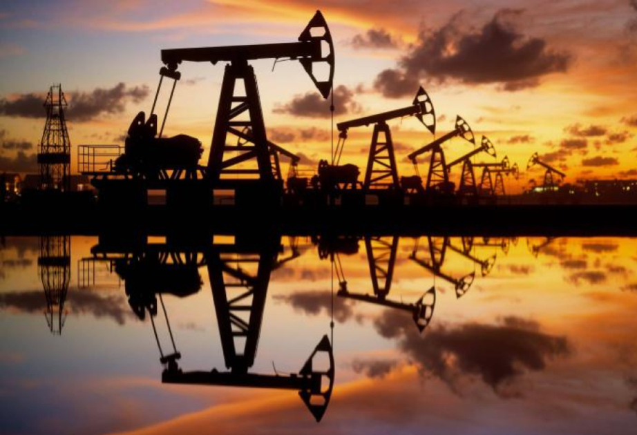 Нефть на мировых рынках подешевела