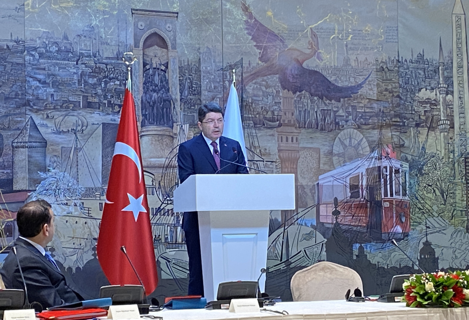 Türkiyənin ədliyyə naziri: Hər cinayətin müdafiə prosesi məhkəmədə aparılmalıdır, küçələrdə yox