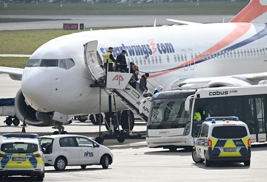 Hannover: Flugzeug mit 200 weiteren gefährdeten Afghanen gelandet
