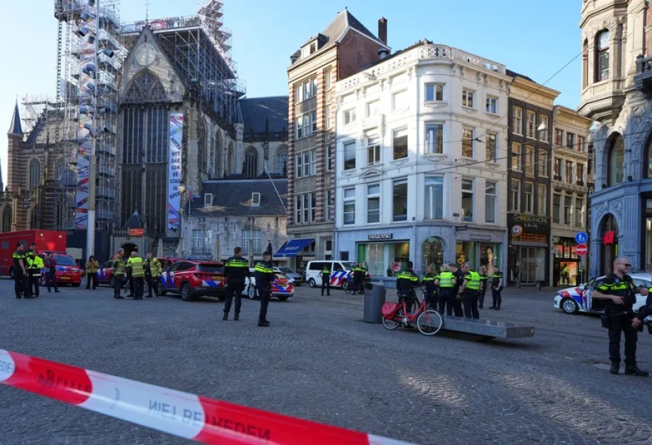 Amsterdamda bıçaqlı hücum nəticəsində beş nəfər xəsarət alıb