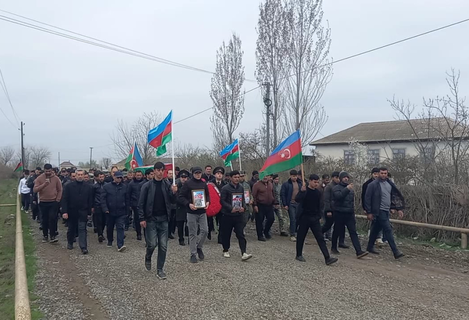 在凯达贝克雪崩中遇难的士兵阿里·伊马诺夫安葬在萨比拉巴德