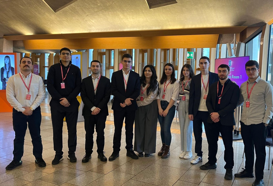 Miembros de la sociedad azerbaiyana de la Universidad de Aberdeen visitaron el Parlamento Escocés