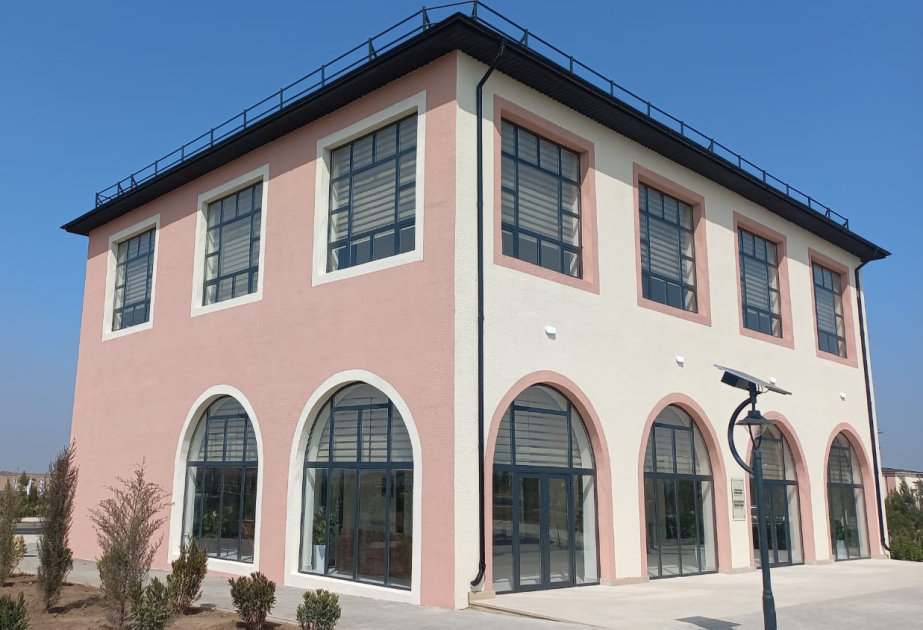 Sarıcalı kəndində inşa edilmiş çoxfunksiyalı inzibati binada bir sıra qurumlar fəaliyyət göstərəcək