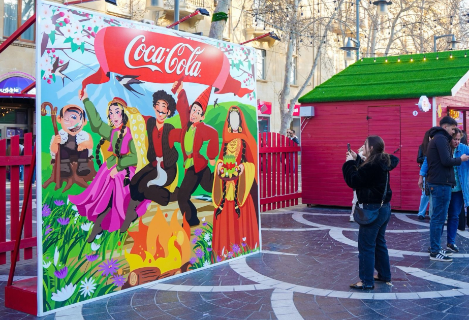 ® Coca-Cola xeyriyyə yarmarkasının tərəfdaşıdır