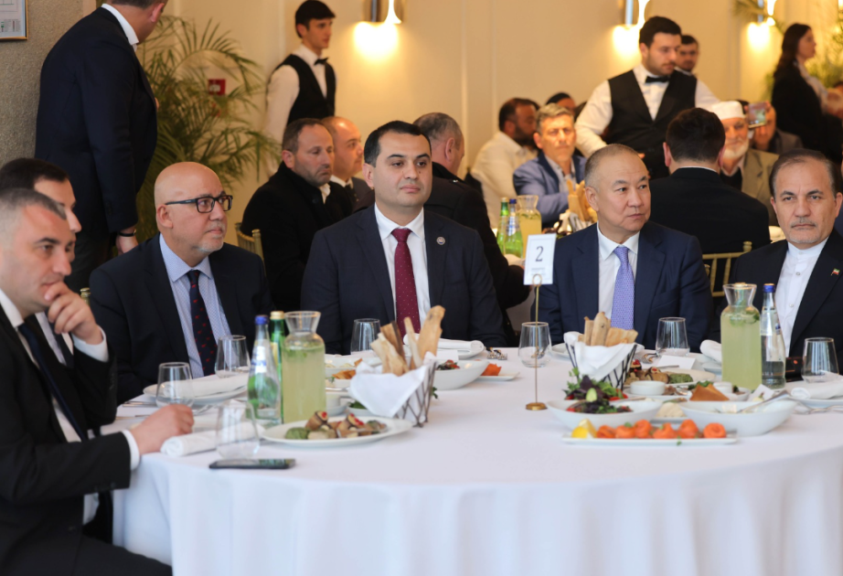 Gürcüstanın Baş naziri ölkə müsəlmanları üçün iftar süfrəsi təşkil edib