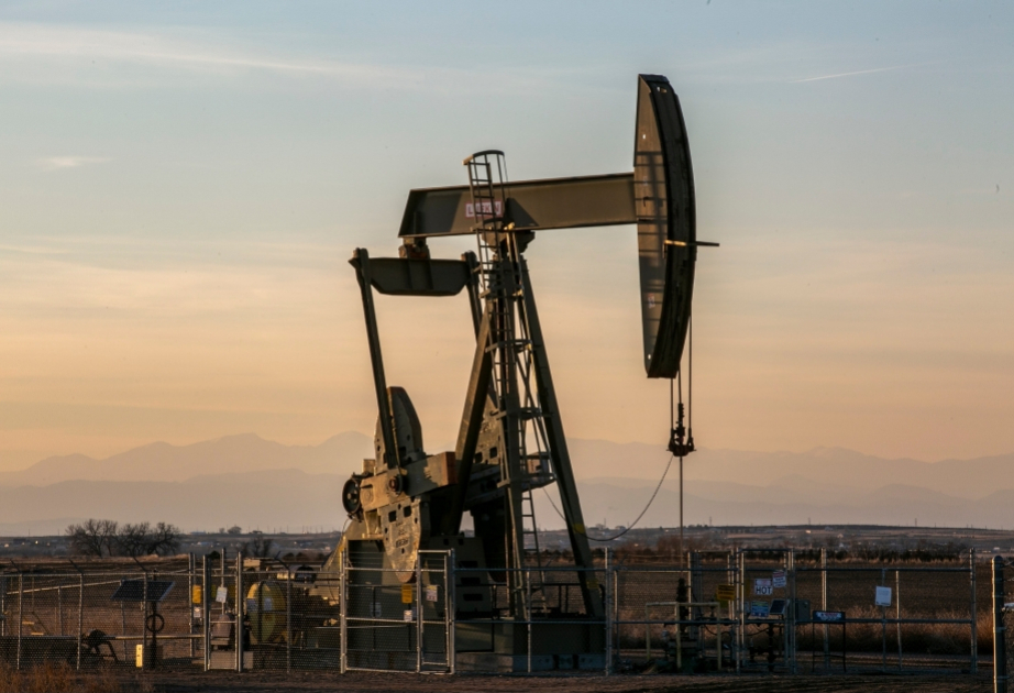На мировых биржах снизились цены на нефть
