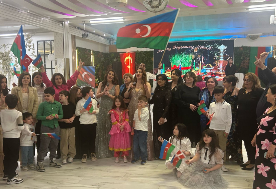 Xaricdə yaşayan soydaşlarımız milli adət-ənənələrimizi yaşadırlar