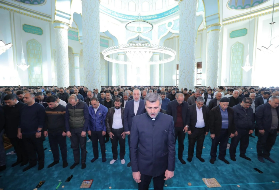 Naxçıvan məscidlərində bayram namazı qılınıb