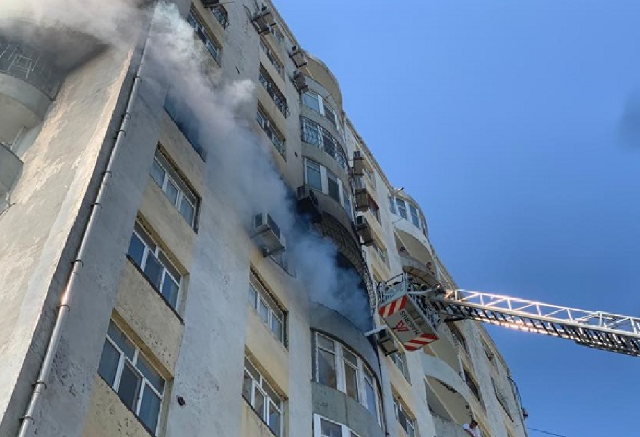 Bakıda çoxmərtəbəli binada yanğın olub