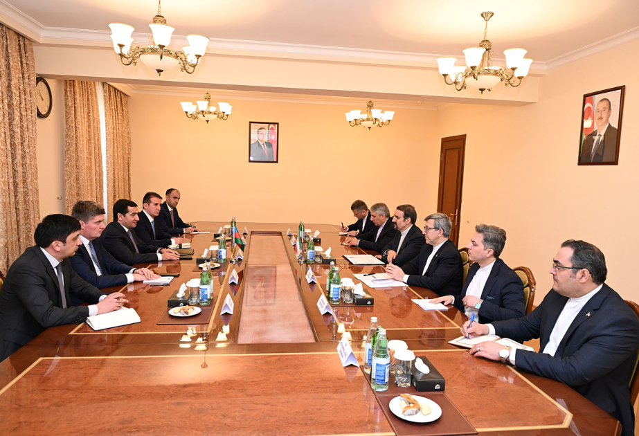 Se celebra un amplio intercambio de opiniones sobre las relaciones políticas bilaterales entre Azerbaiyán e Irán