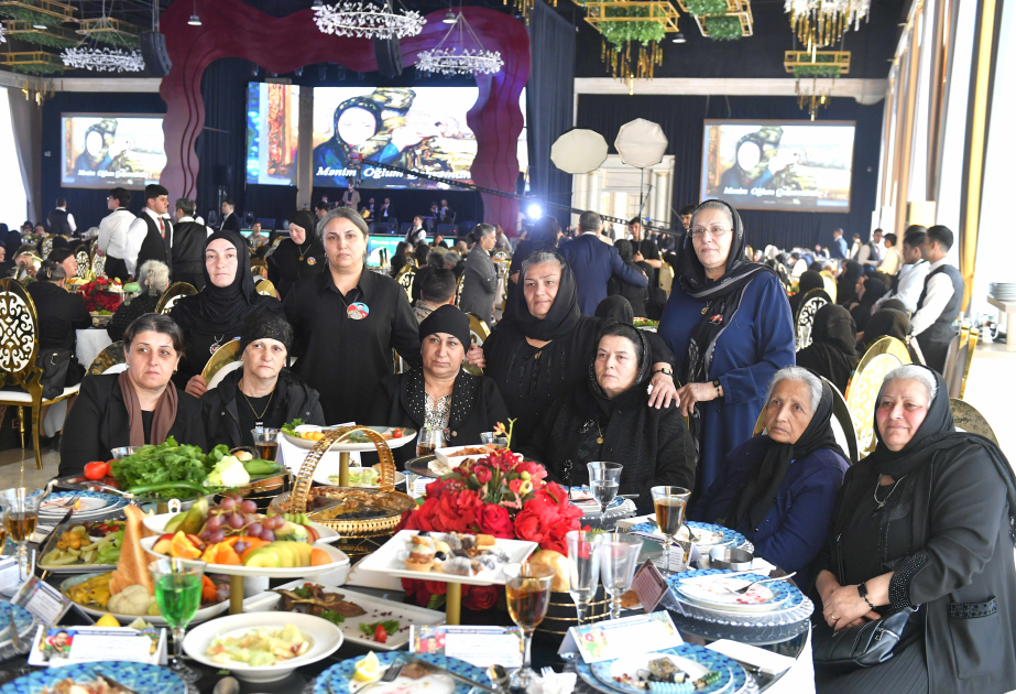 La Fundación Heydar Aliyev junto con las familias de los mártires en la festividad del Ramadán