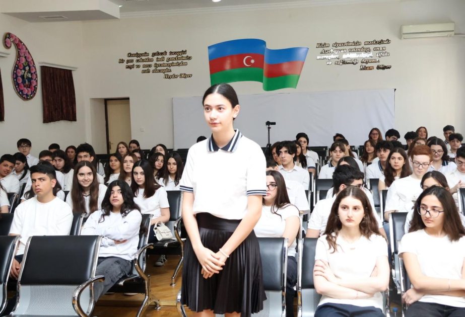 BSU-nun rektoru “Yeni dövrün Azərbaycanı” mövzusunda şagirdlərlə növbəti görüş keçirib