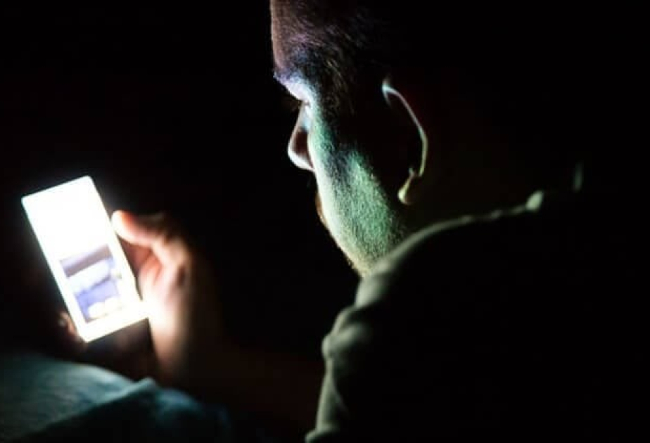Каждый час с телефоном в постели увеличивает вероятность бессонницы почти на 60 процентов - исследование