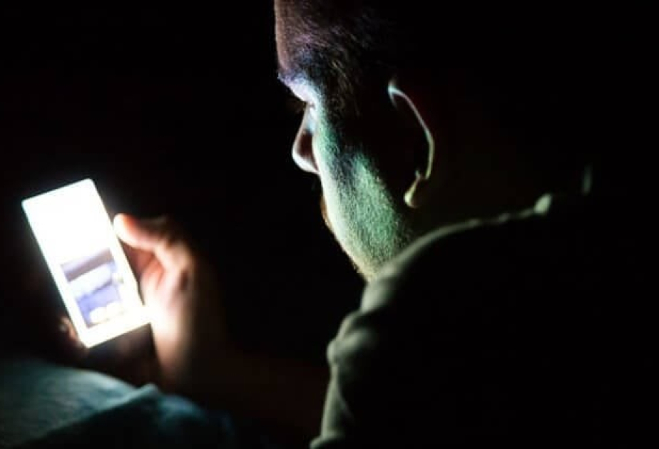 Screen time in bed linked to worse sleep, study finds