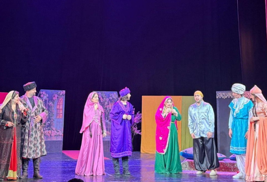 Batumi Dram Teatrının kollektivi “Arşın mal alan” operettasını gürcü dilində səhnələşdirib