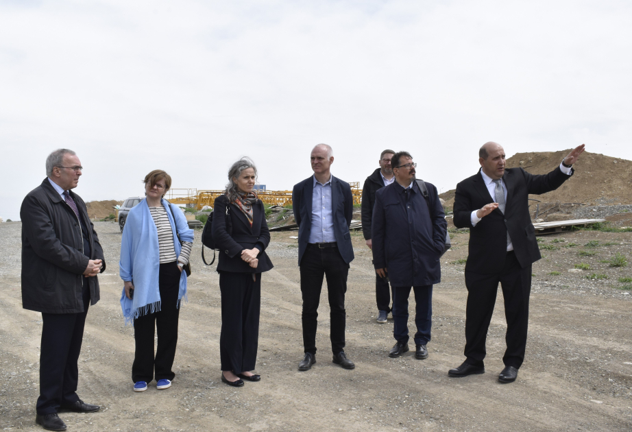 Une délégation de l’UE prend connaissance des travaux de restauration et de construction en cours à Aghdam