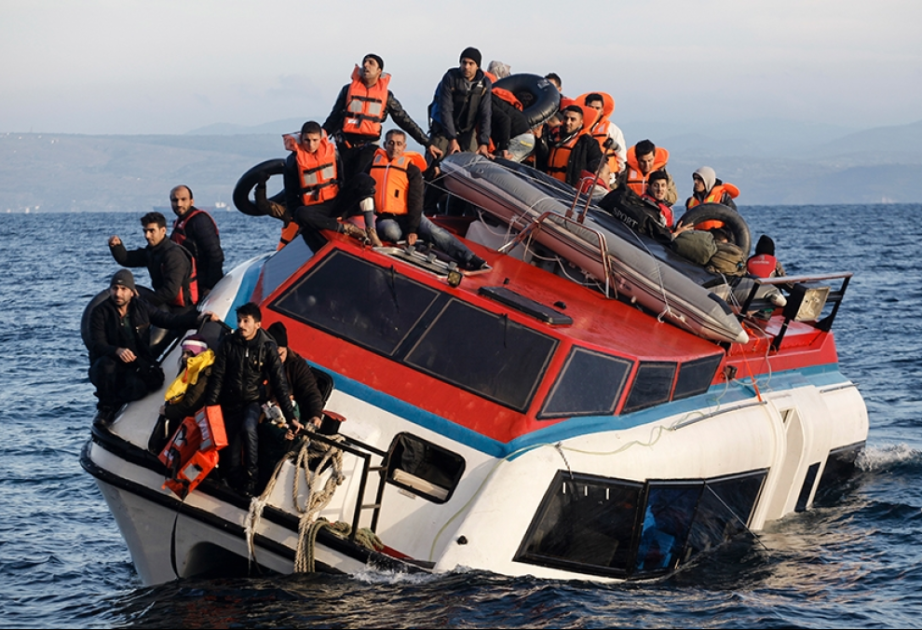 Yunanıstanda miqrantları daşıyan gəmi batıb, ölənlər var
