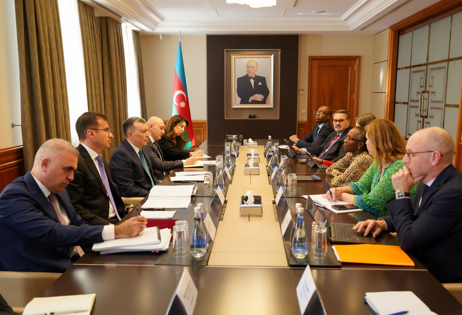 El Ministro de Finanzas de Azerbaiyán se reunió con la Directora Regional para el Cáucaso Sur del Banco Mundial