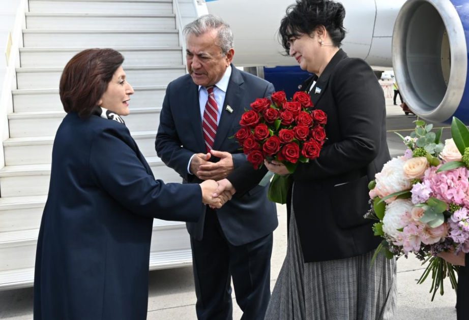 Una delegación parlamentaria azerbaiyana parte rumbo a Uzbekistán