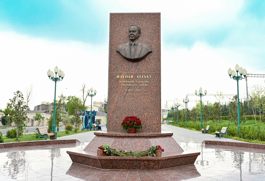 Milli Məclisin sədri Daşkənddə Ulu Öndər Heydər Əliyevin abidəsini ziyarət edib