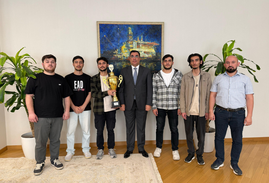 Ректор БВШН Эльмар Гасымов встретился с командой-чемпионом
