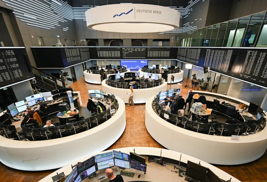 Almaniyanın DAX indeksi həftənin ilk günündə 10 faiz dəyər itirib