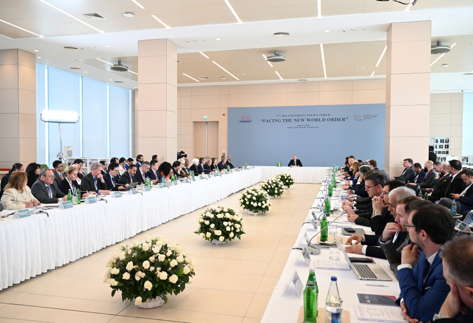 L’Université ADA accueille un forum international marqué par la présence du président Aliyev MIS A JOUR VIDEO