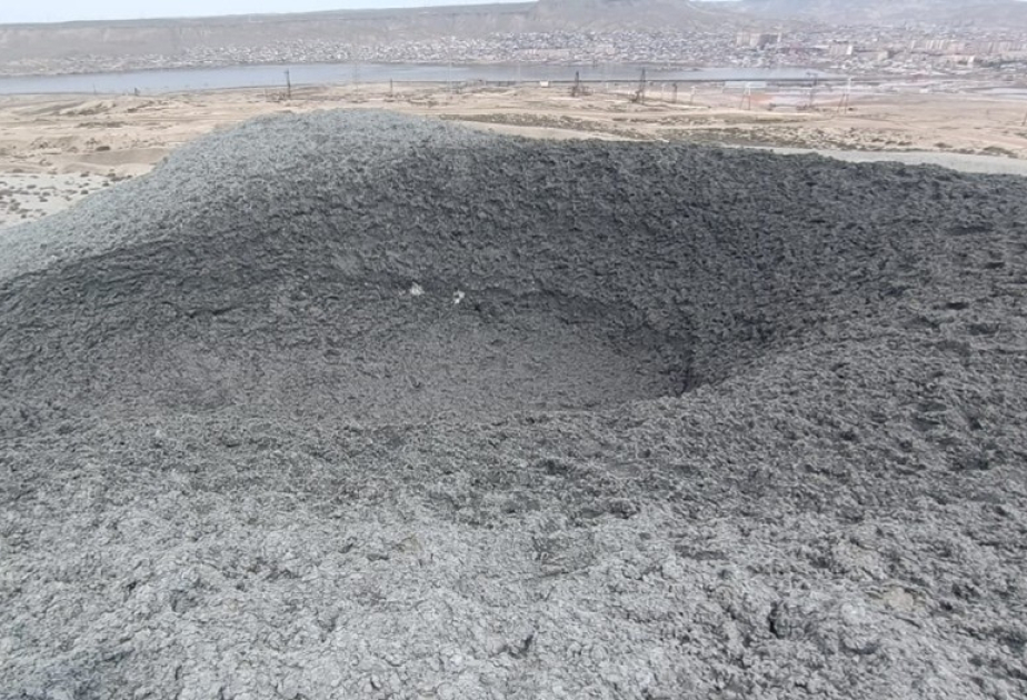 Geologiya və Geofizika İnstitutunun əməkdaşları Lökbatanda aktivləşən vulkan ərazisində tədqiqat aparırlar