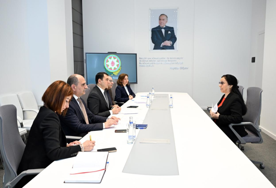 Mədəniyyət naziri Bakıda növbəti dəfə bir qrup vətəndaşın müraciətini dinləyib