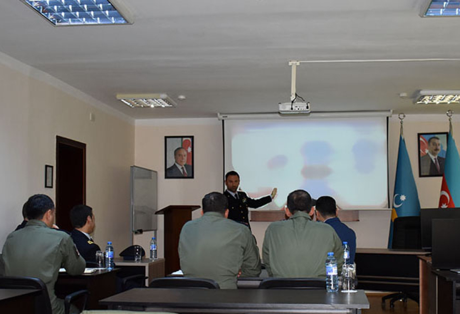 Se celebró una reunión de expertos entre pilotos militares de Azerbaiyán e Italia